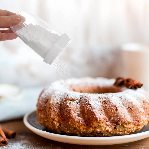 Lako ukrašavanje izravno iznad deserata