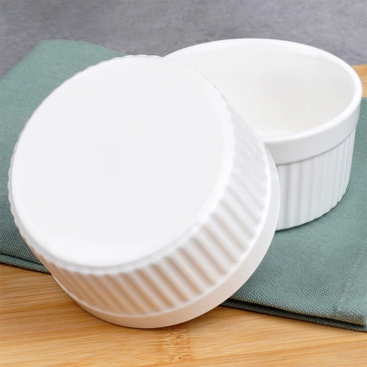 Elegantni rebrasti dizajn i mogućnost slaganja