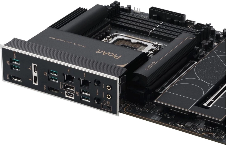 Vrhunska povezivost: 2× Thunderbolt 5, 10G + 2.5G LAN, Wi‑Fi 7