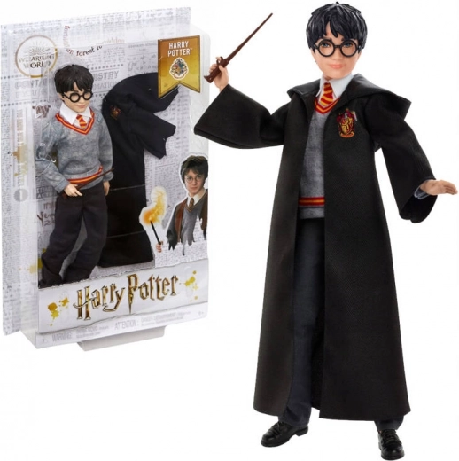 harry potter – lutka iz hogwartsa sa štapićem i plaštom