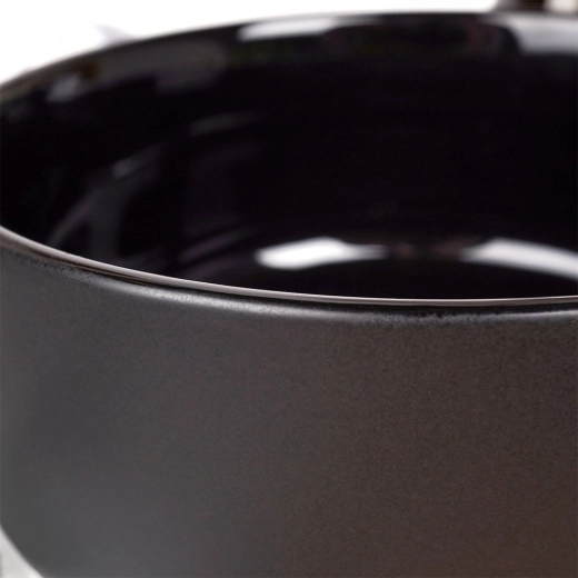 Elegantni kontrast: mat izvana, sjaj iznutra