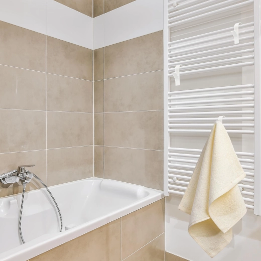 Red uz radijator i u kupaonici