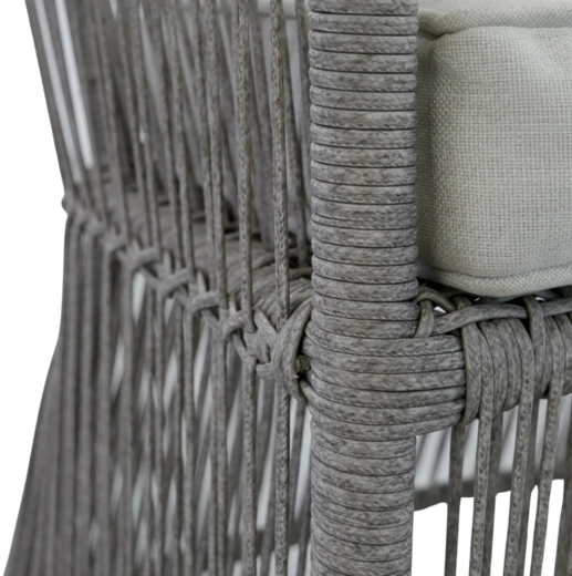 Prozračan ratan isplet s modernim izgledom