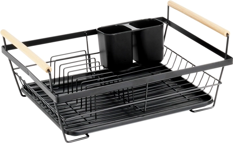 Čist kuhinjski prostor bez kapljica