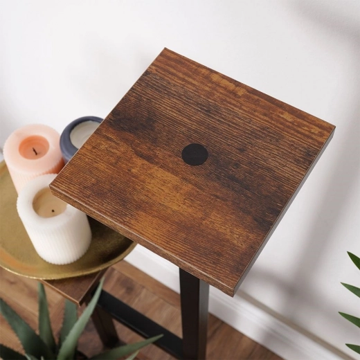 Kvalitetne police u drvenom dekoru