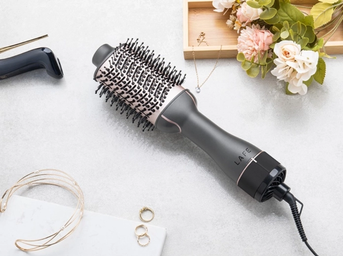 Snaga 1200 W za brzo sušenje i styling