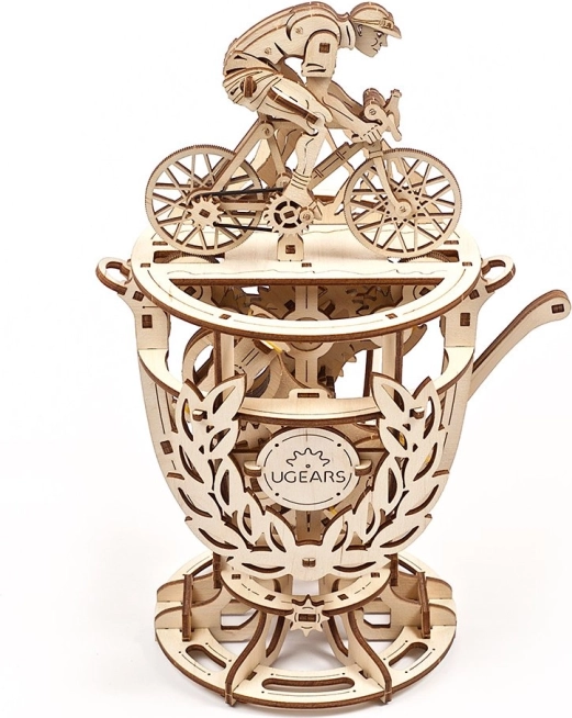 Drvene mehaničke 3D slagalica UGEARS Biciklist – pehar s pokretnim mehanizmom