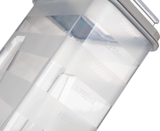 Precizno mjerenje zahvaljujući crticama svakih 250 ml