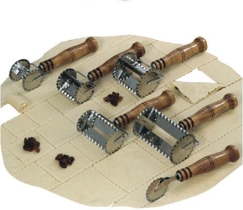 Rezač tijesta 8 × 8 cm od nehrđajućeg čelika s drvenom drškom