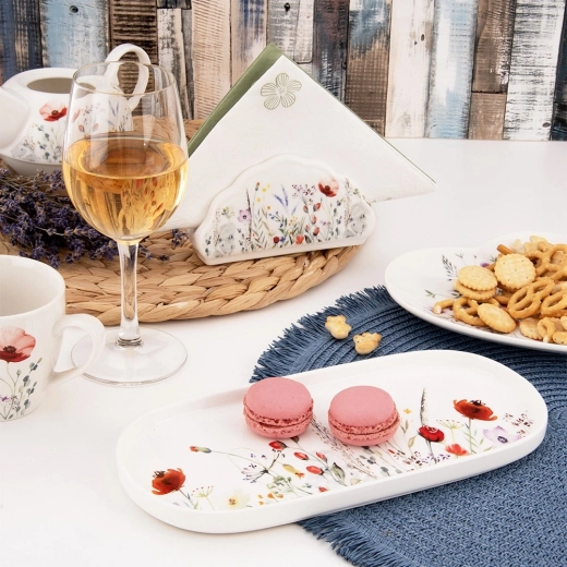 Praktične dimenzije i povišeni rubovi