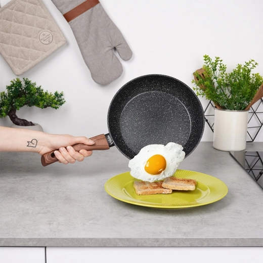 Neljepljiva granitna površina za zdravo kuhanje