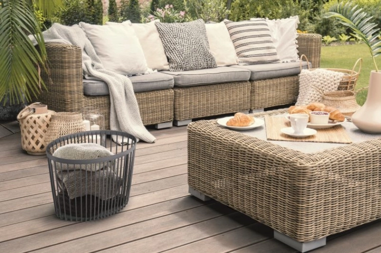 Dvoje u jednom: spremišna košara i pomoćni stolić