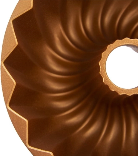 Efektan oblik s dubokim reljefom