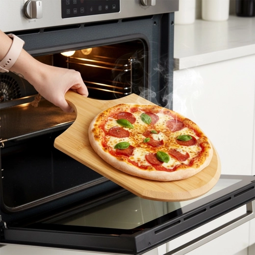 Lako zahvaćanje i posluživanje pizze