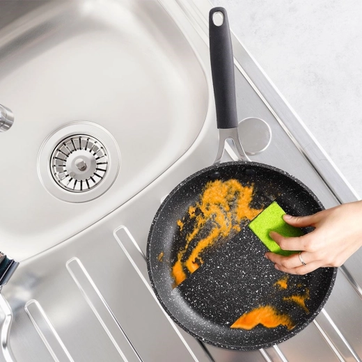 Neljepljiva površina za lako kuhanje i čišćenje