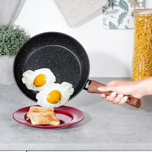 Neljepljiva granitna površina za zdravo kuhanje