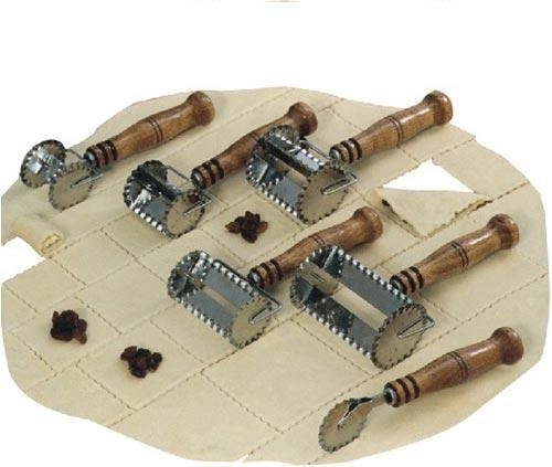 Rezač za tijesto kvadratni 4 × 4 cm od nehrđajućeg čelika s drvenom drškom