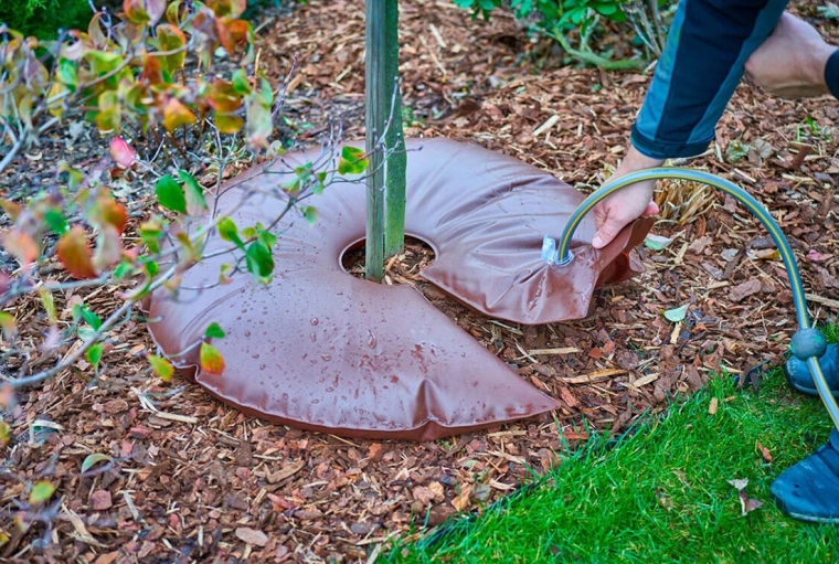 Navodnjavajuća vreća za stabla 100 cm, 75 l, smeđi PVC