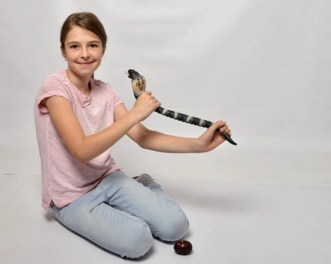 Otrovaná kobra MAGANA – robotska zmija na daljinsko upravljanje