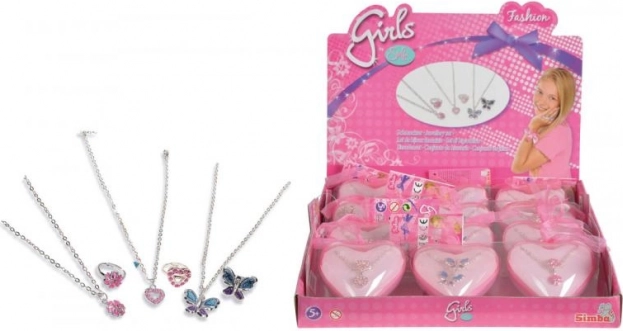 Prsten i ogrlica u kutiji u obliku srca