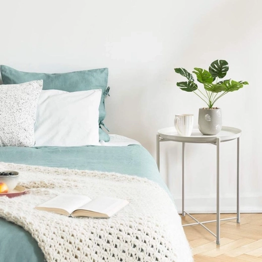 Okrugli metalni stol u loft stilu – bijeli