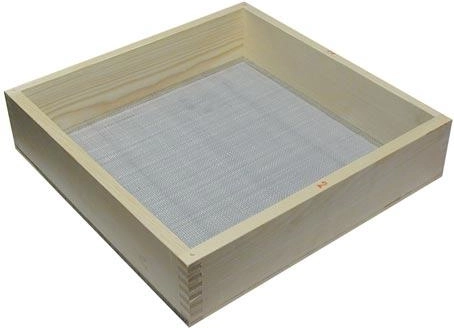 Zidarsko sito s drvenim okvirom 52 × 45 cm, oko 4 mm