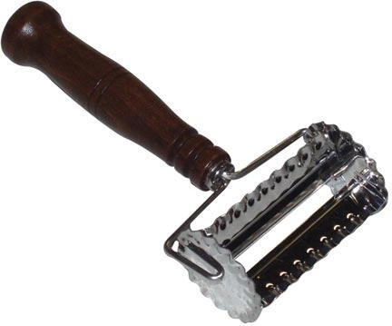 Rezač za tijesto za rolice 6 × 4 cm, nehrđajući čelik s drvenom drškom