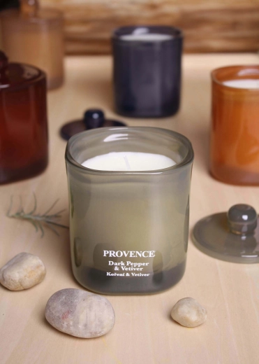 Mirisna svijeća u staklu Provence papar i vetiver 25 sati