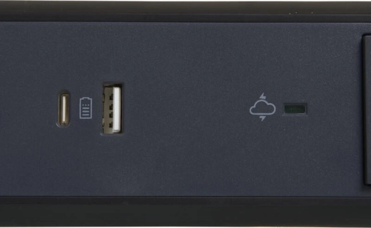 Brzi USB-A i USB-C pri ruci