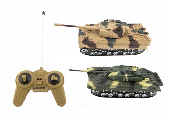 Dva RC tenka 1:32 s efektima