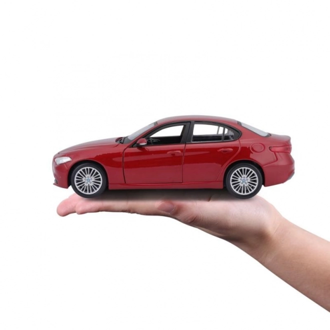Bburago 1:24 Alfa Romeo Giulia (2016) Metalik crvena 18-21080