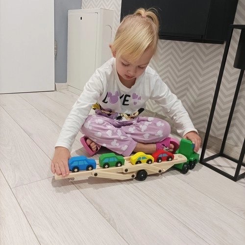 Drveni kamion s prikolicom + set automobila 22698