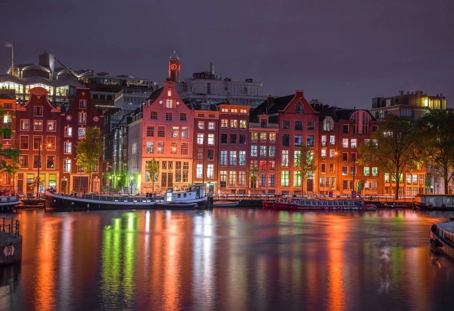 Drvene puzzle Noćni Amsterdam s jedinstvenim dijelovima