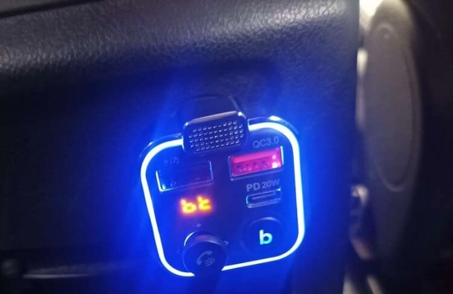 Bluetooth FM predajnik/nabíjač Xtrobb 22355
