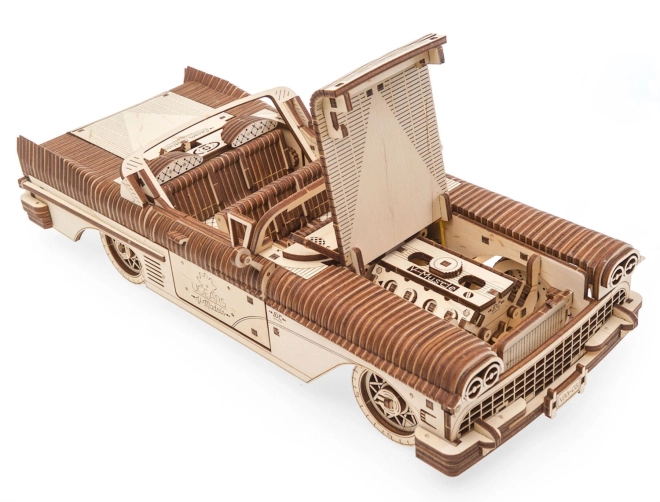 Detaljni V8 motor u pokretu