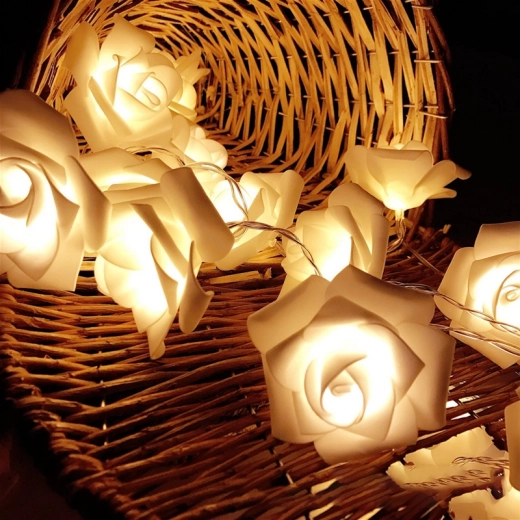 Nježni ružičasti difuzori za ugodno svjetlo