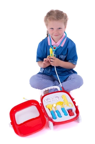Doktorski set sa stetoskopom u kovčegu na kotačima