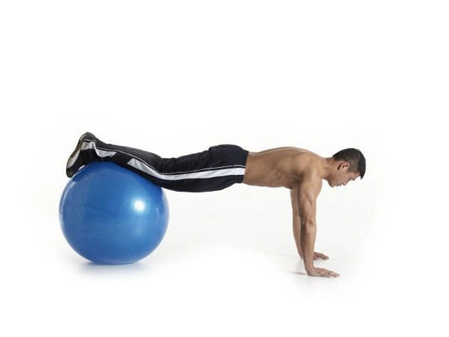 Gimnastička lopta s pumpom za fitness i rehabilitaciju