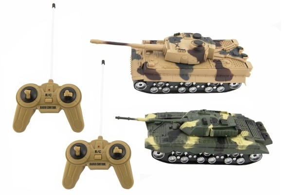 Dva RC tenka 1:32 s efektima