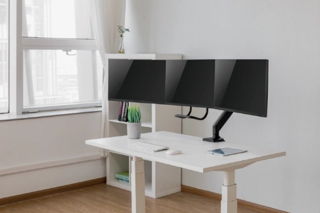 Okvir za 3 monitora s podesivom rukom