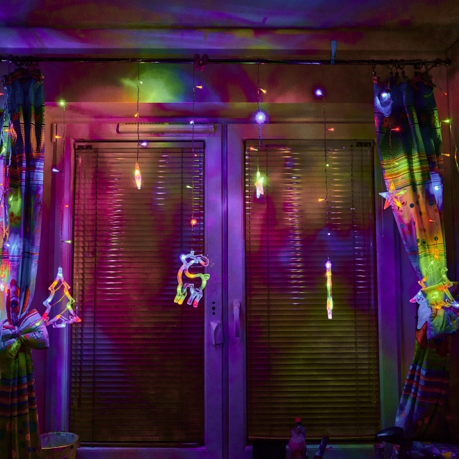 LED šareni zavjes s božićnim motivima - 2,5 m, 138 LED