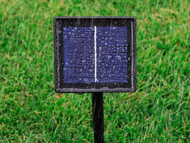 Solarna vrtna girlanda s višebojnim LED svjetlima