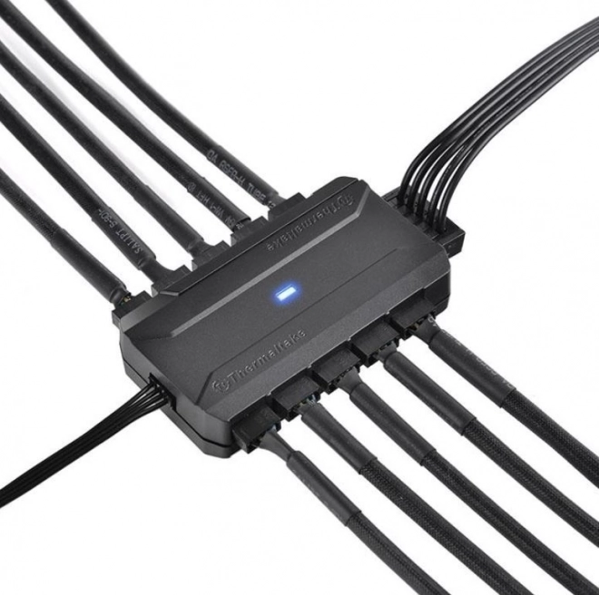 koncentrator Thermaltake Commander FP pro ventilatore PWM s 10 priključaka