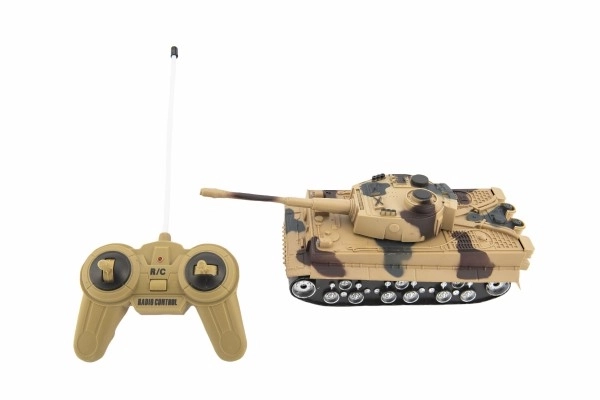 Dva RC tenka 1:32 s efektima