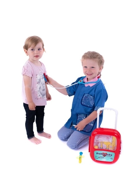 Doktorski set sa stetoskopom u kovčegu na kotačima