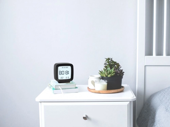 Digitalni budilica s LCD zaslonom i mjerenjem temperature i vlage