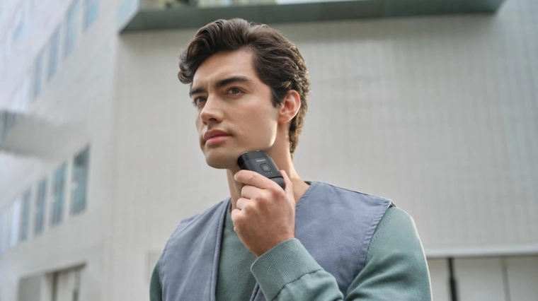 3D plivajuće glave prate konture lica