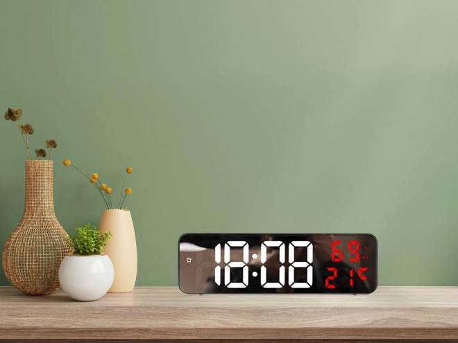 Elektronički digitalni sat s termometrom i alarmom