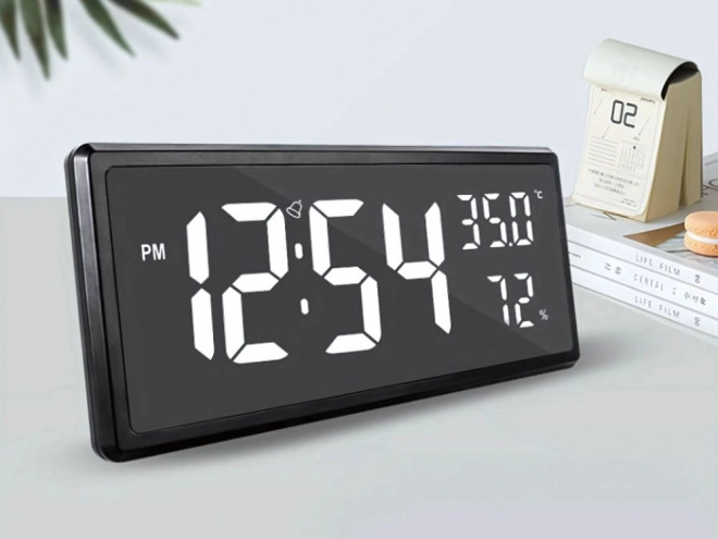 Digitalni sat s LED zaslonom i funkcijom mjerenja temperature i vlažnosti