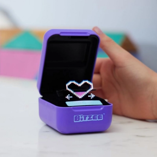 Oživljava na dodir i glas